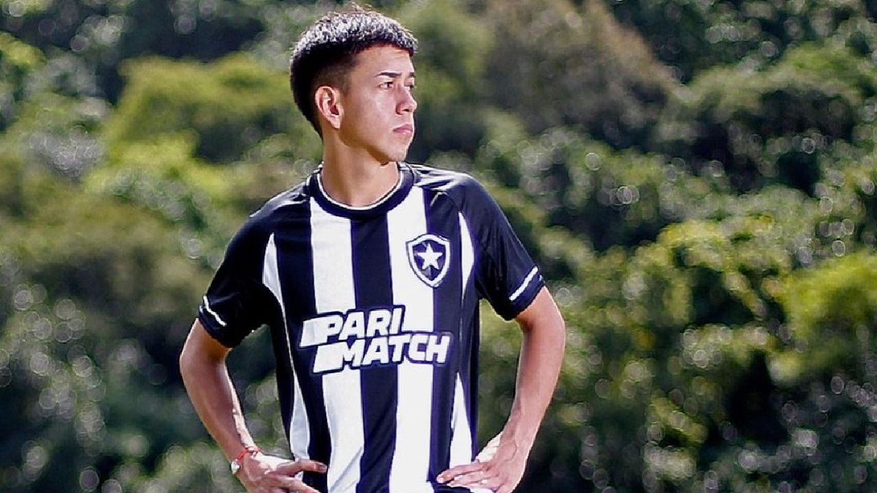 Segovinha é emprestado pelo Botafogo e irá defender o Al-Ain na próxima temporada Lorena Bueri