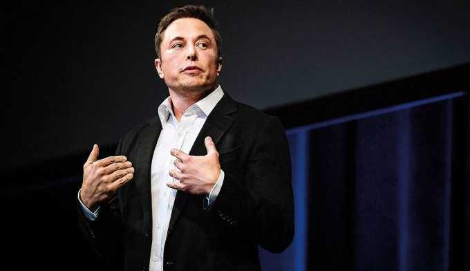 Elon Musk defende renda básica universal para reduzir o impacto sobre o uso de robôs no futuro