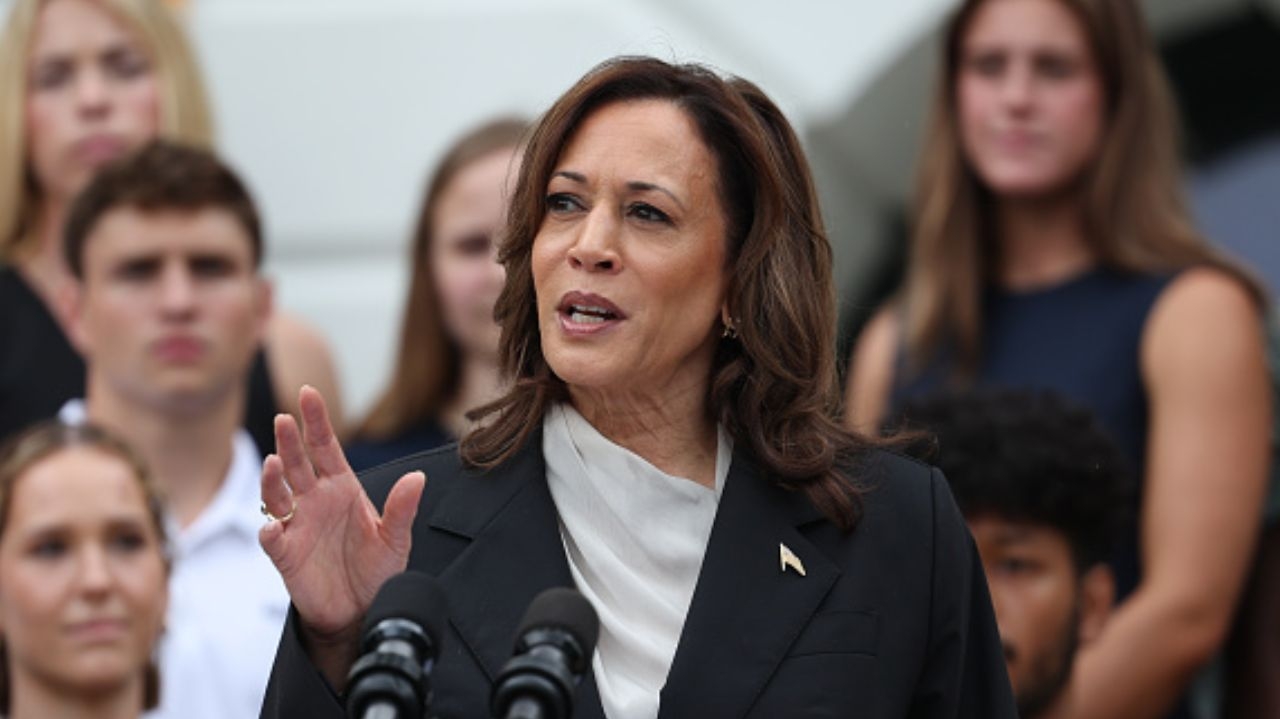 Confira o significado por trás dos looks de Kamala Harris Lorena Bueri