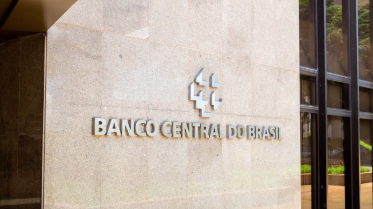 Banco central anuncia novas regras para o uso do pix Lorena Bueri