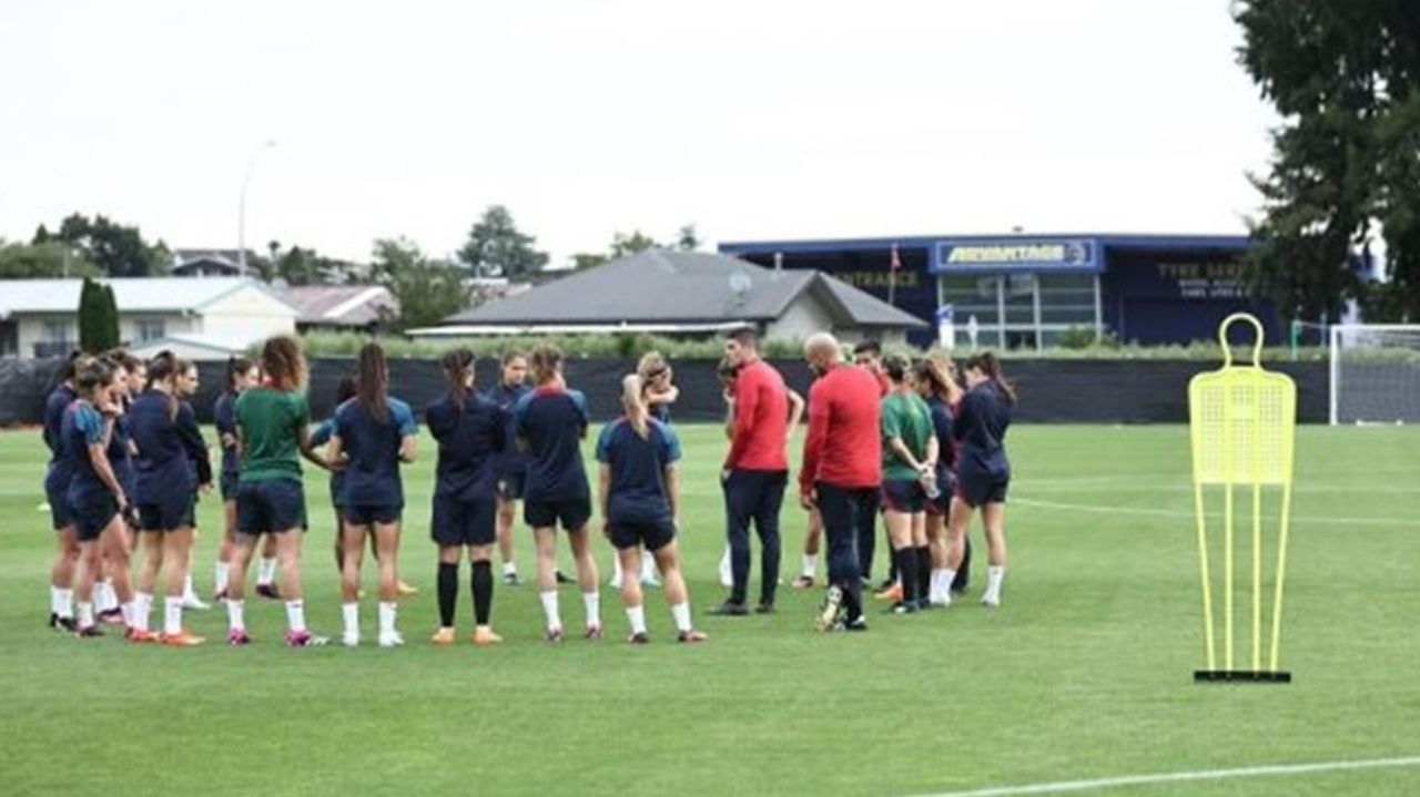 Seleção feminina Canadense usa drone para vigiar seleção da Nova Zelândia  Lorena Bueri