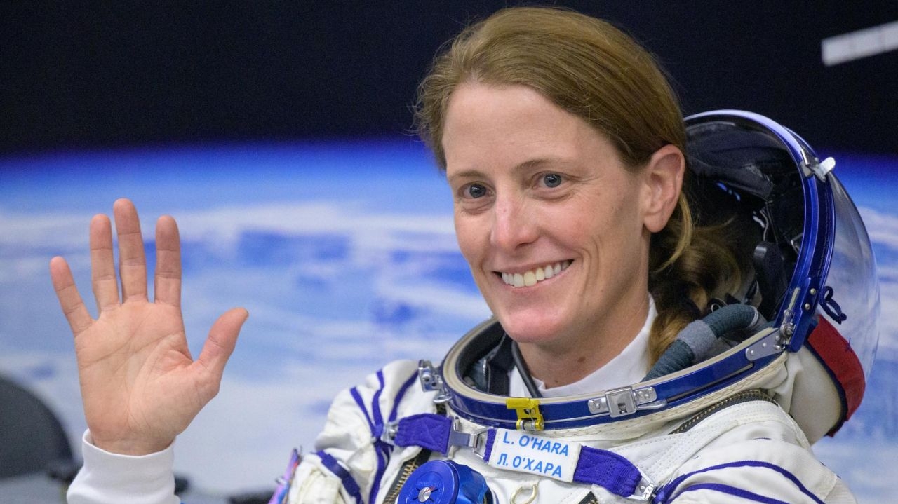 Astronauta mostra rotina de exercícios sem gravidade Lorena Bueri