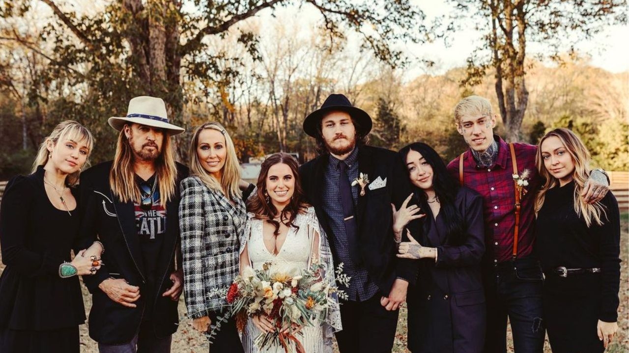 Billy Ray Cyrus se pronuncia sobre áudios vazados em que xinga Miley Cyrus, Tish Cyrus e sua ex-esposa cantora Firerose Lorena Bueri