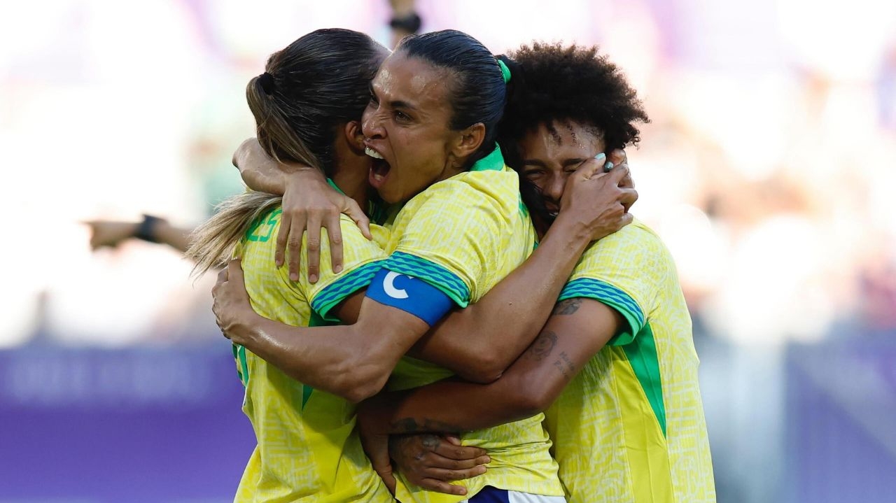 Marta comanda vitória brasileira em jogo de estreia nas Olimpíadas Lorena Bueri