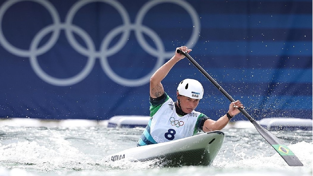 Ana Sátila fica fora do pódio, mas faz o melhor resultado da canoagem brasileira Lorena Bueri