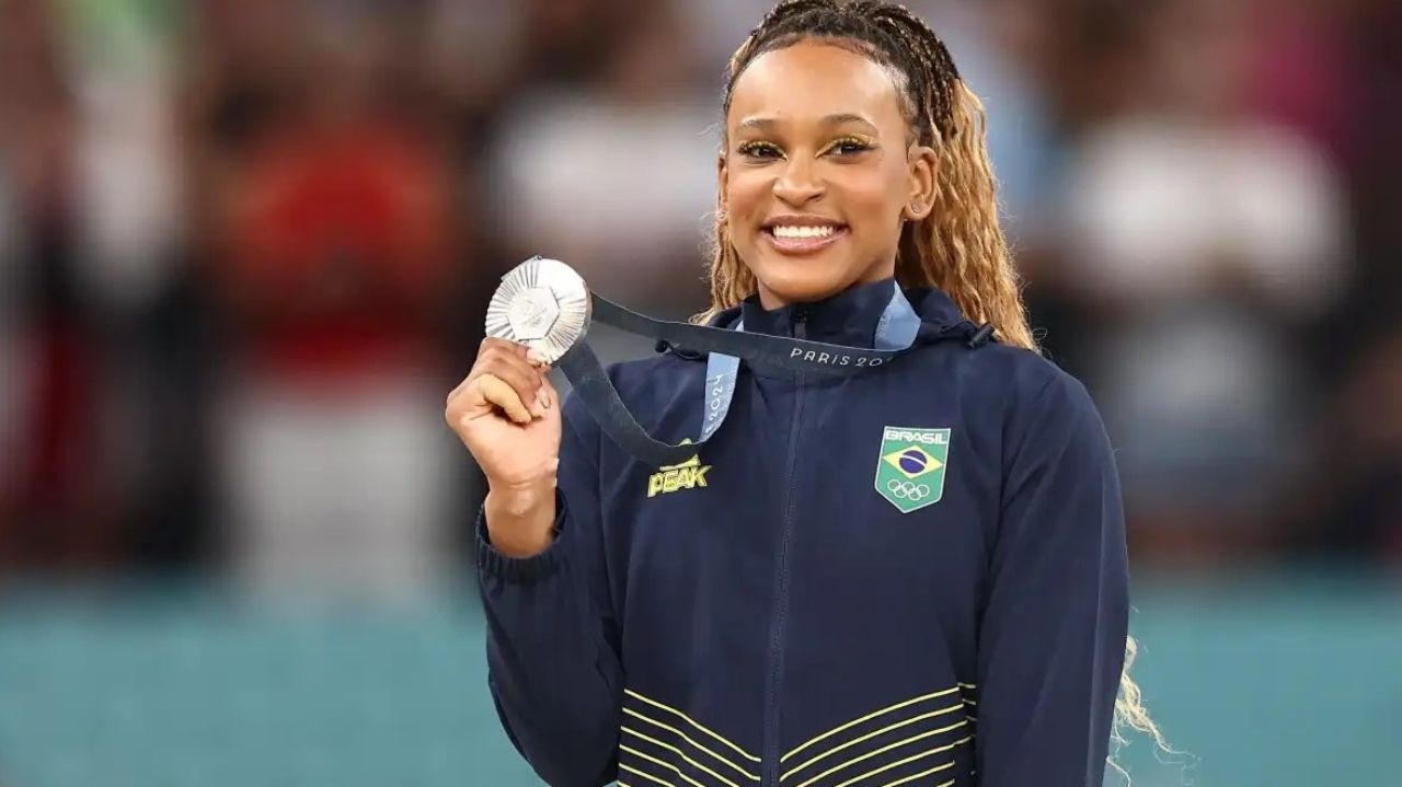 Rebeca Andrade se torna a mulher com mais medalhas olímpicas pelo Brasil Lorena Bueri