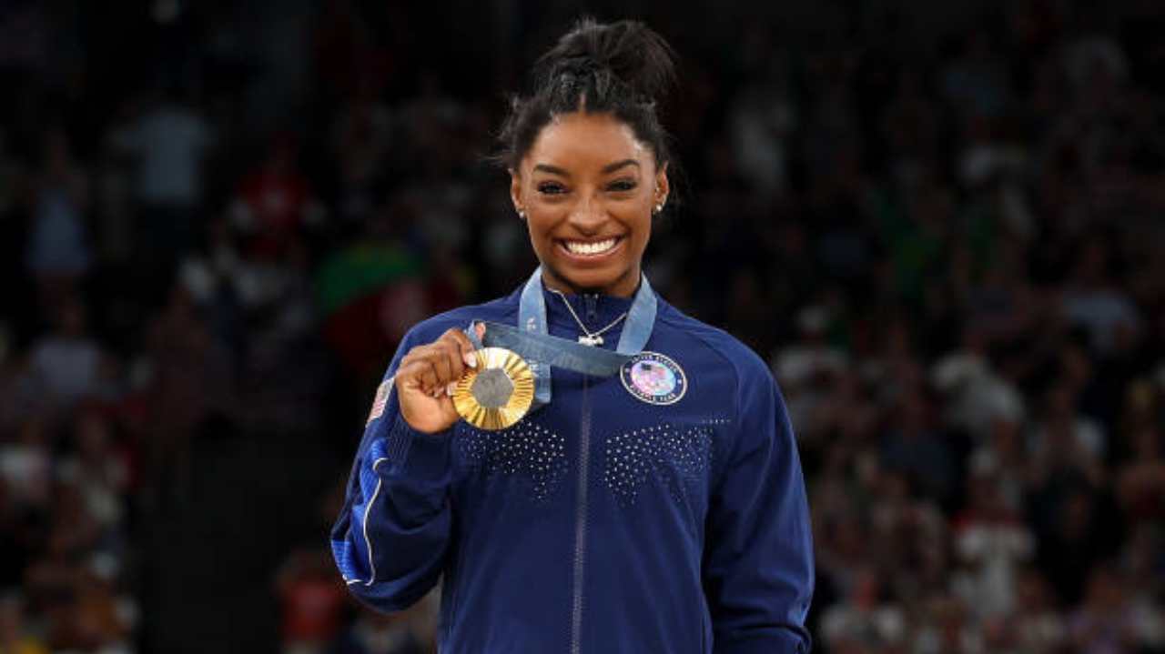 Simone Biles retorna em grande estilo e se torna a terceira bicampeã olímpica na ginástica  Lorena Bueri