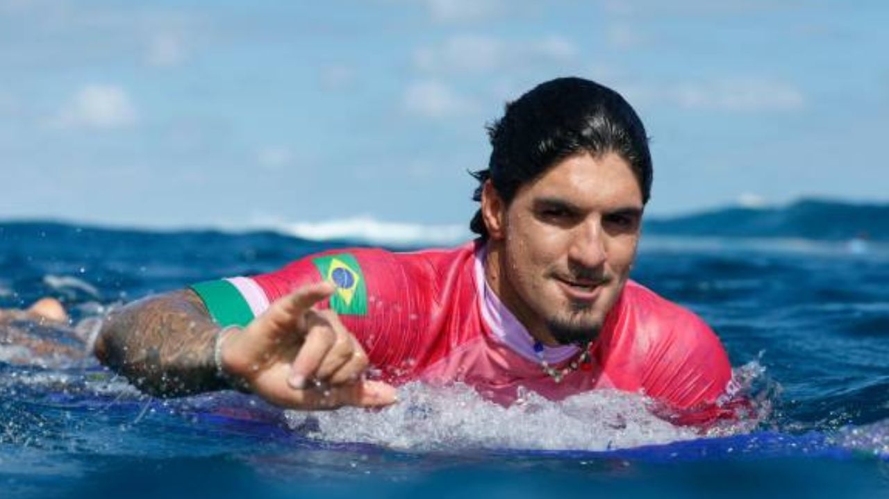 Gabriel Medina avança para as semifinais do surfe olímpico Lorena Bueri