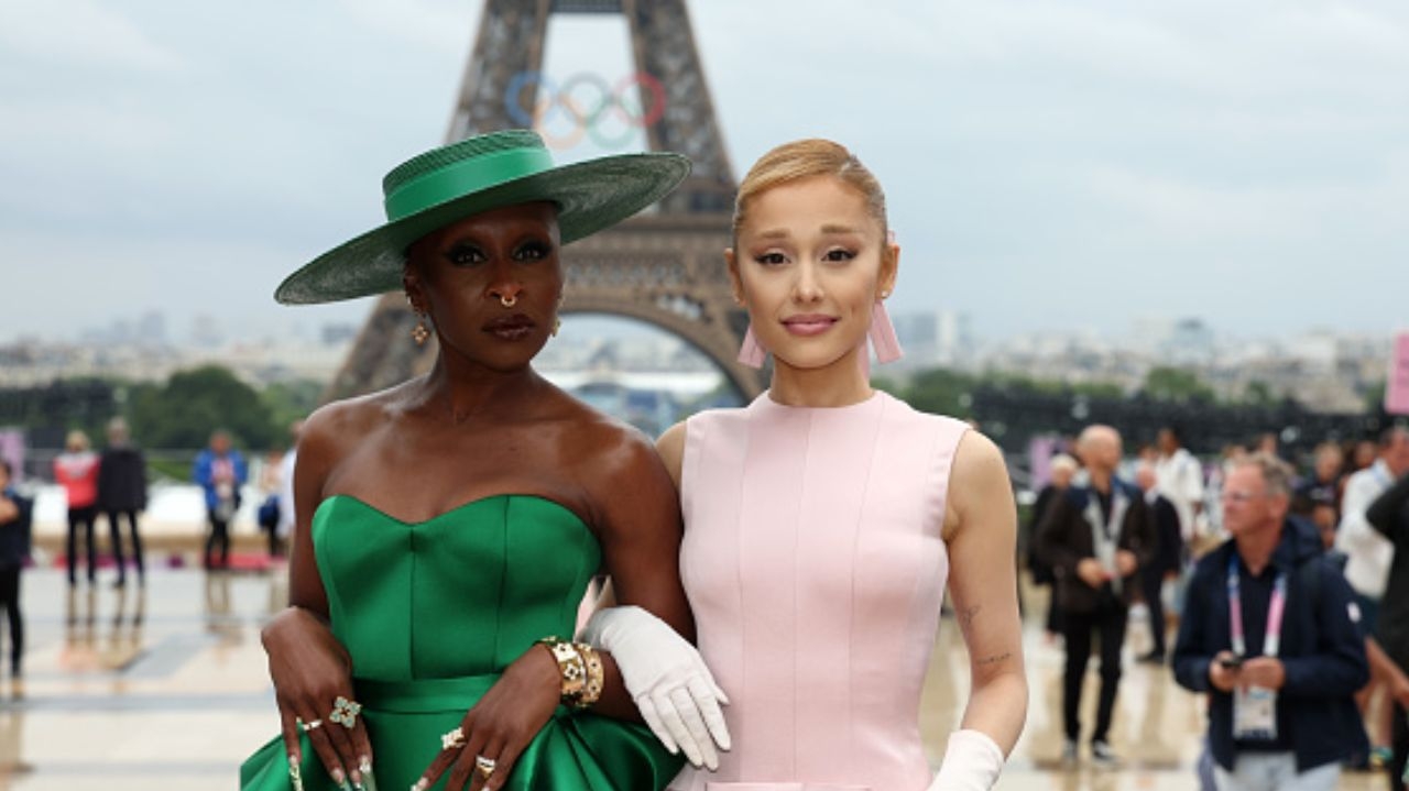 Cynthia Erivo e Ariana Grande se destacam com looks para a divulgação de 'Wicked' Lorena Bueri