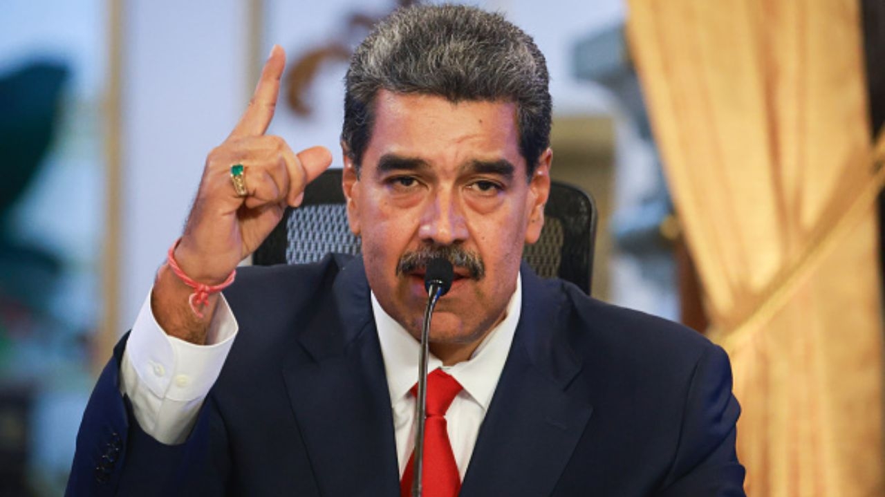 Maduro pede que população venezuelana desinstale o WhatsApp Lorena Bueri