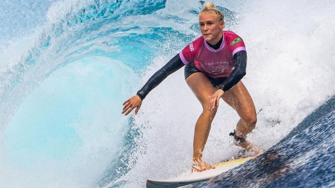 Conheça Tatiana Weston-Webb, medalhista de prata do surfe brasileiro Lorena Bueri