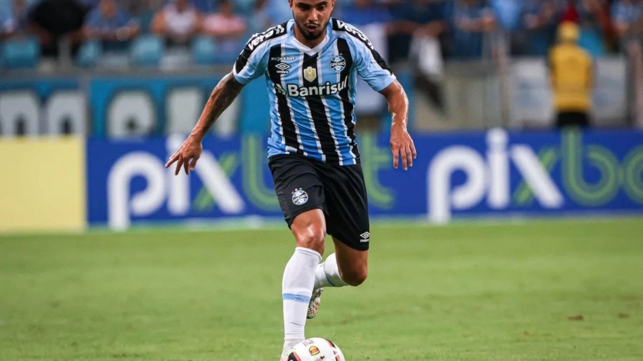 Com contrato perto do fim, lateral do Grêmio dá indícios de aposentadoria Lorena Bueri