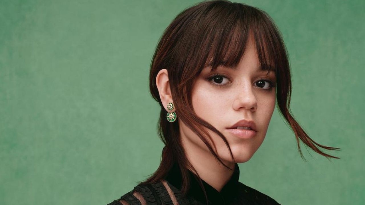 Jenna Ortega comenta falas polêmicas: 'muitas vezes, eu sou uma tagarela' Lorena Bueri