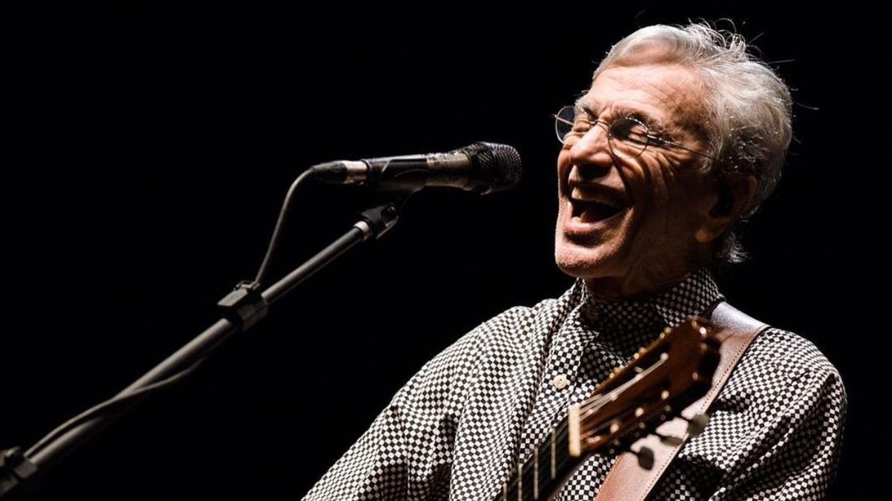 Caetano Veloso celebra 82 anos e recebe homenagens nas redes sociais Lorena Bueri