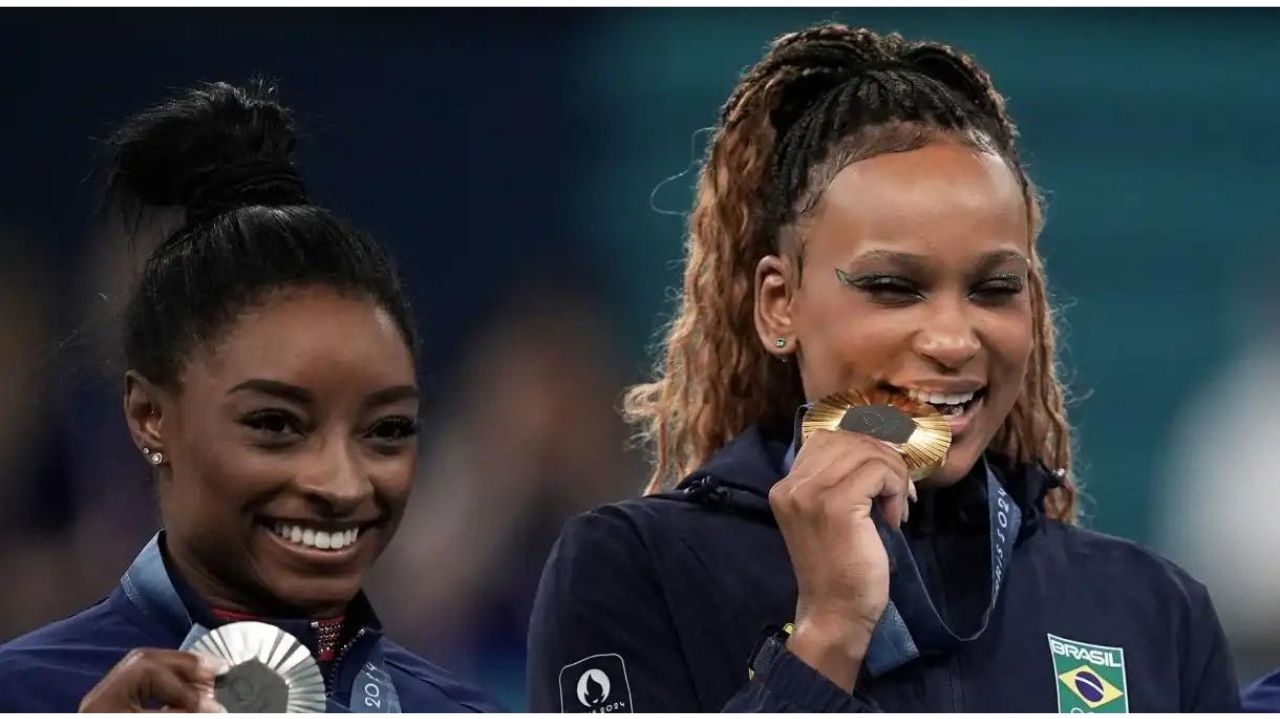 Simone Biles rasga elogios para Rebeca Andrade após vitória da brasileira no solo Lorena Bueri