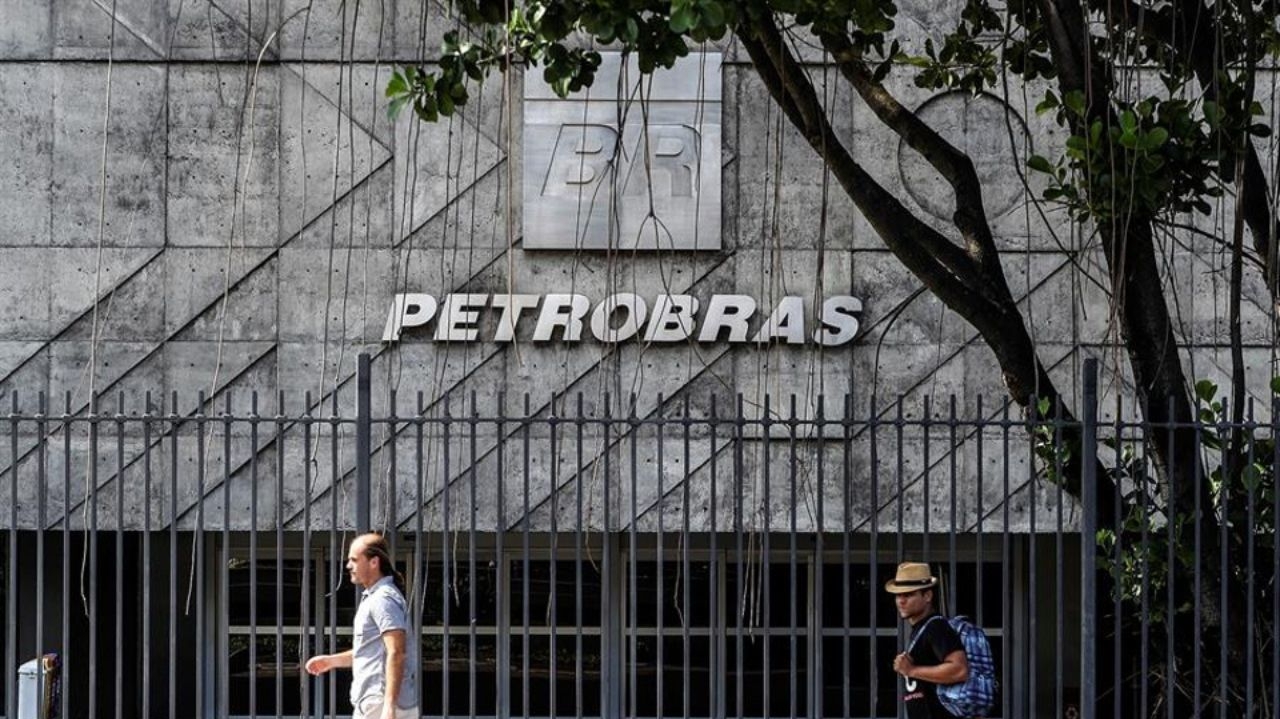 Petrobras registra prejuízo pela primeira vez desde 2020; dividendos também são divulgados Lorena Bueri