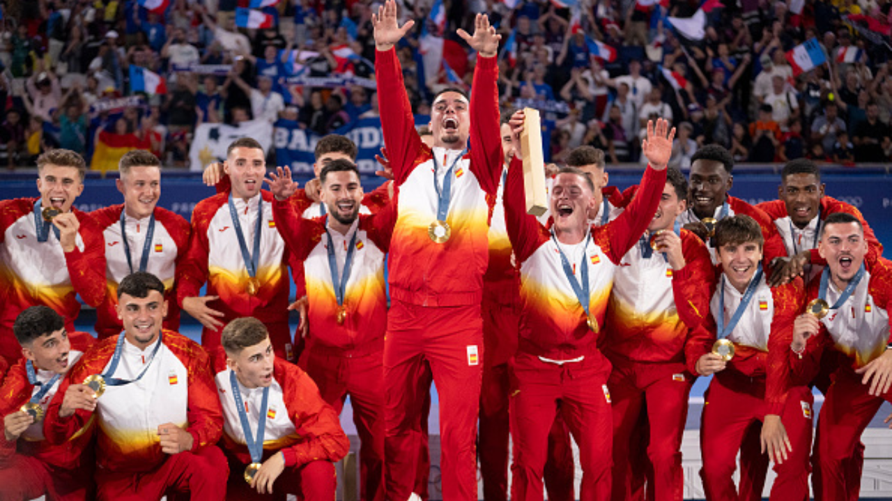 Espanha é ouro na final olímpica ao vencer França no futebol masculino Lorena Bueri