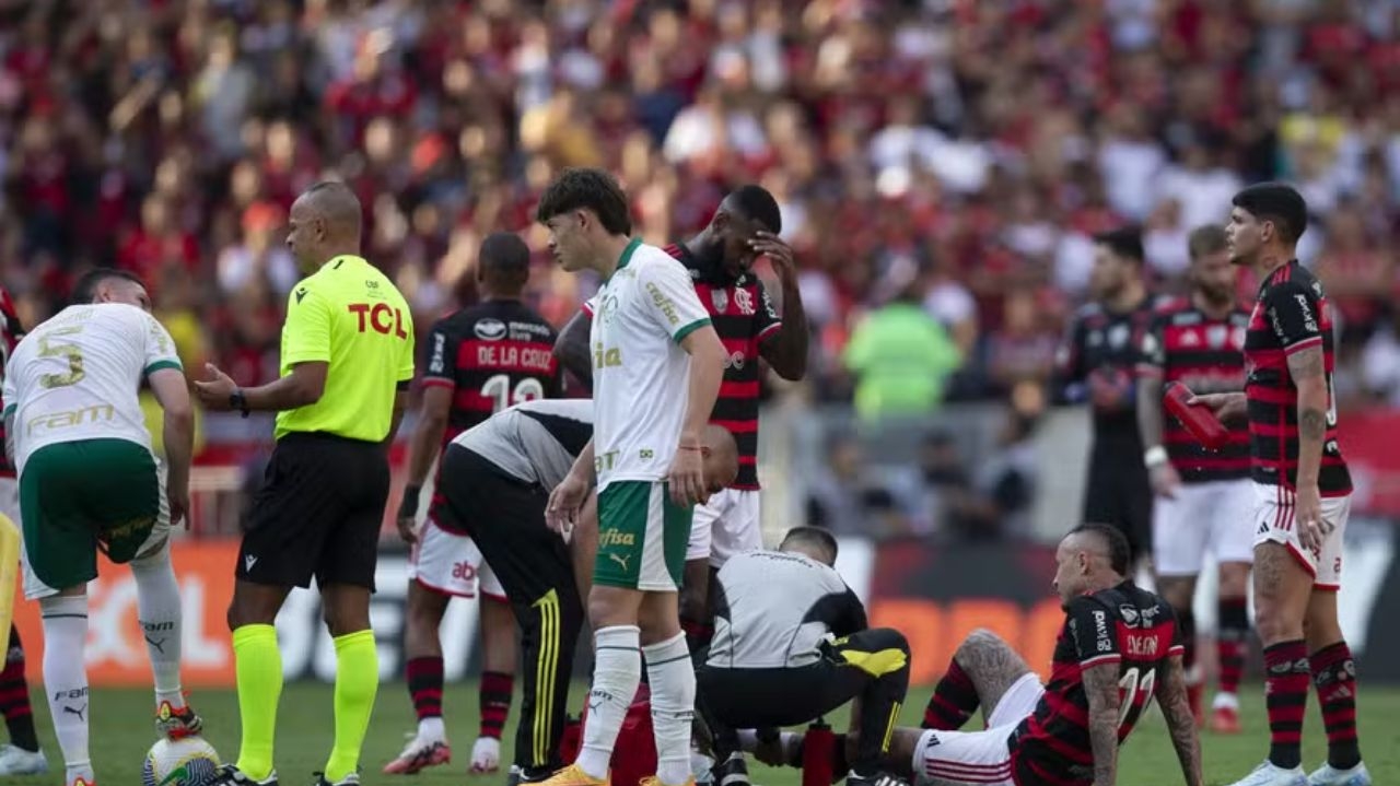 Luis Fabiano expõe opinião polêmica sobre atuação de Flamengo no comando de Tite Lorena Bueri