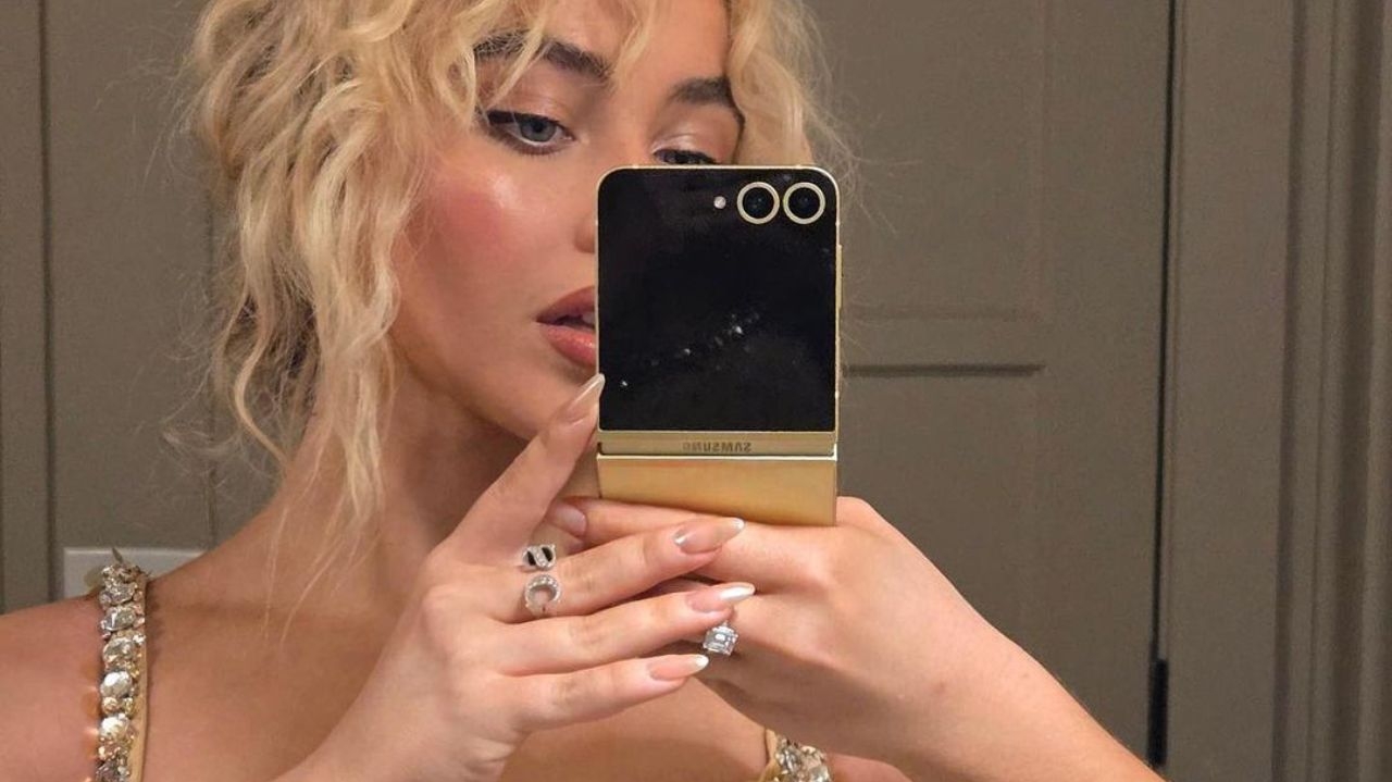 Sabrina Carpenter inspira nova tendência de unhas  Lorena Bueri