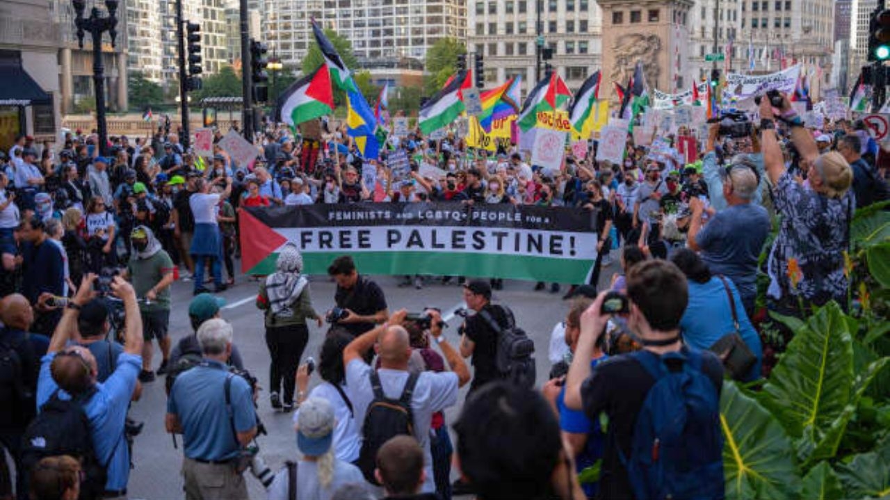 Manifestação contra guerra em Gaza acaba em confronto policial  Lorena Bueri