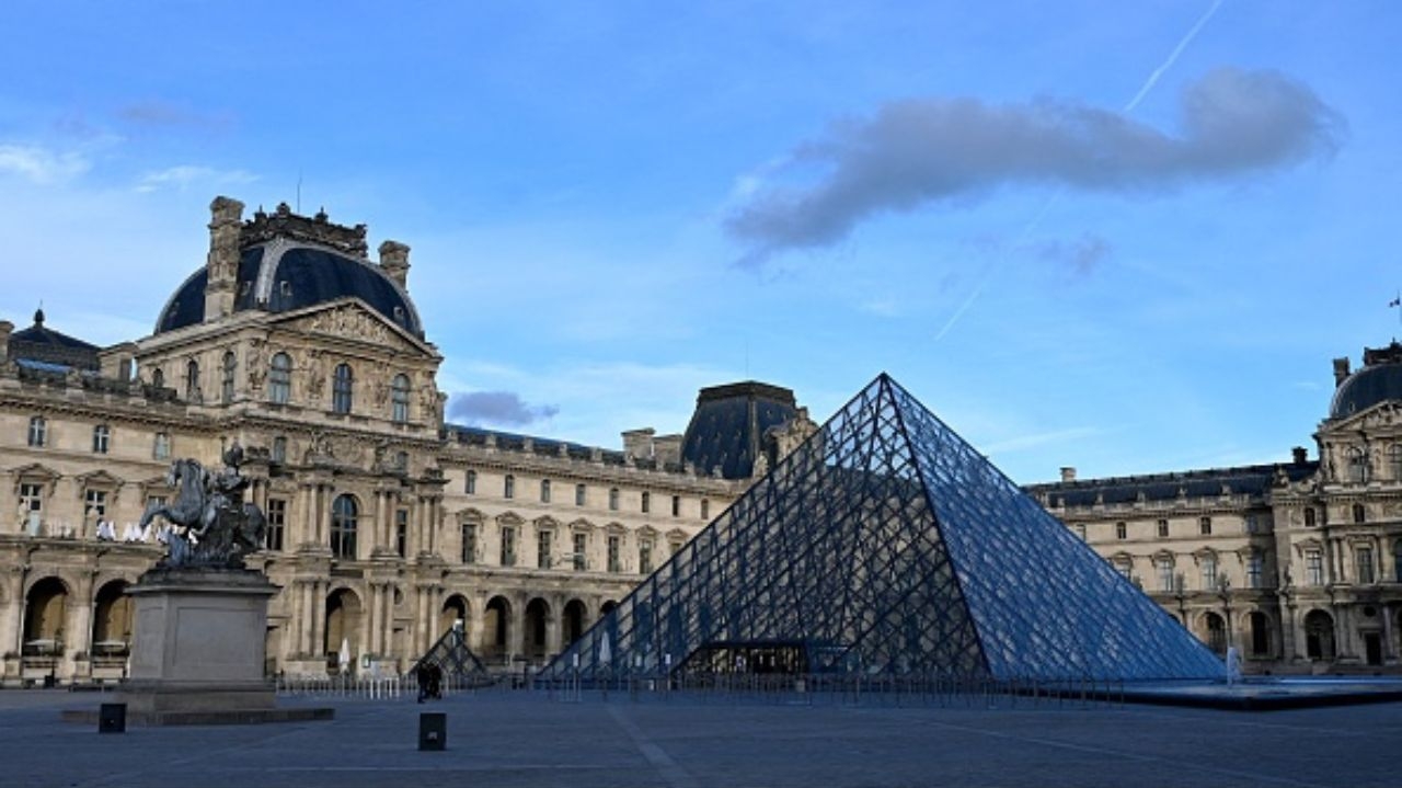 Museu do Louvre lança primeira exposição de moda Lorena Bueri