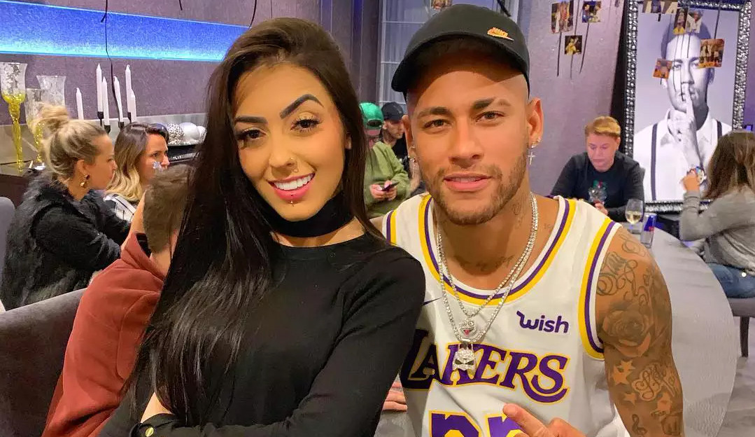 MC Mirella revela já ter ficado com Neymar  Lorena Bueri
