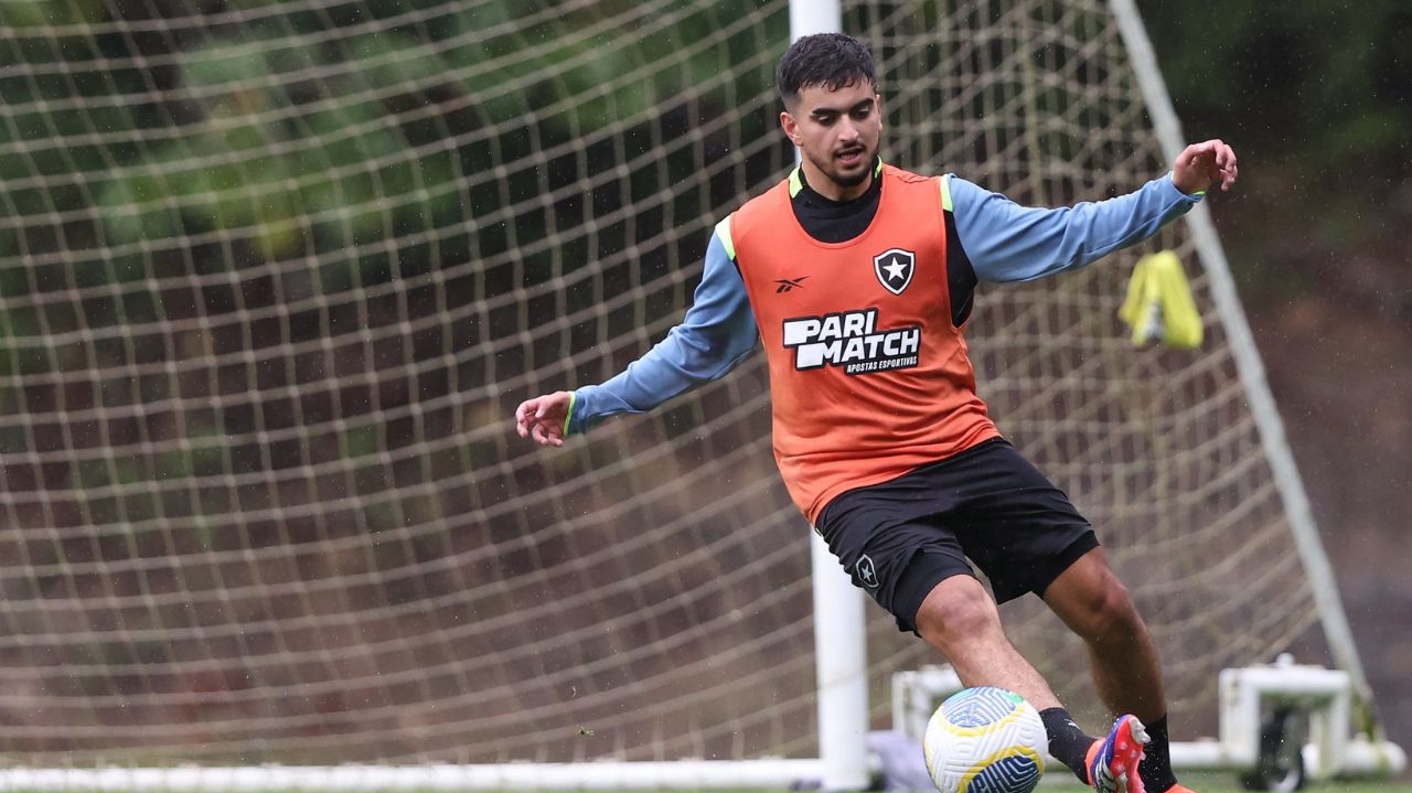 Botafogo anuncia o francês El Arouch como novo reforço Lorena Bueri