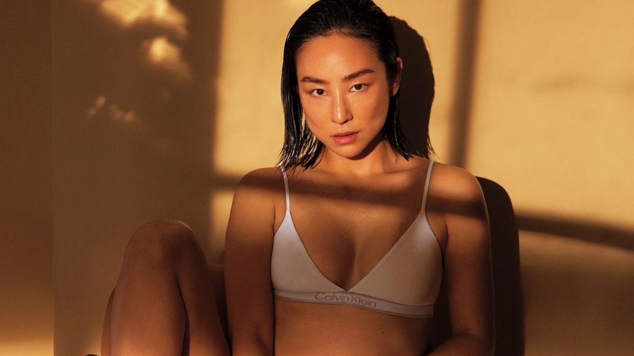 Calvin Klein lança nova campanha para o outono 2024 com Greta Lee Lorena Bueri