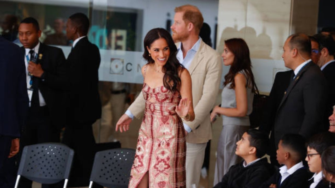 Meghan Markle encanta com seus looks em visita à Colômbia Lorena Bueri