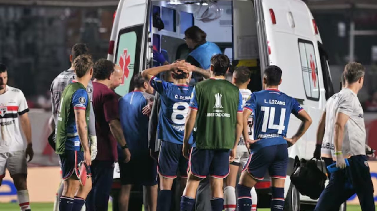 Zagueiro do Nacional-URU sofre arritmia cardíaca durante jogo e está na UTI Lorena Bueri