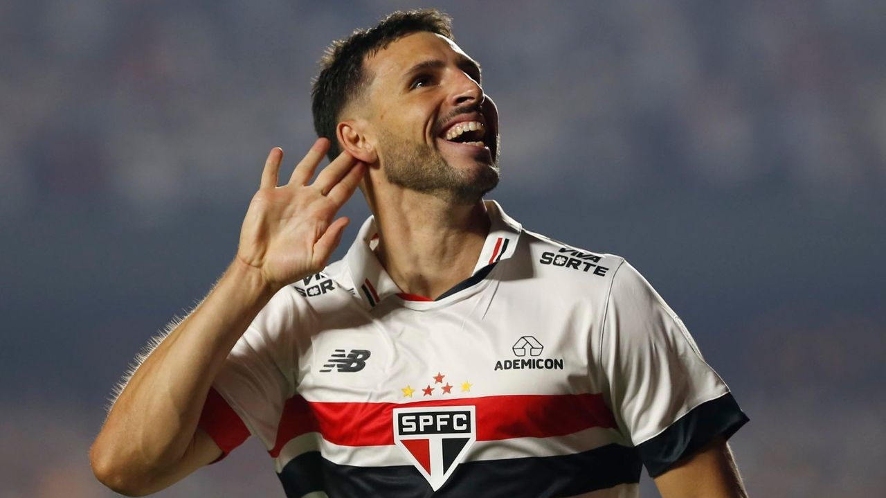 São Paulo vence em noite de quebra de recorde de público no MorumBIS Lorena Bueri