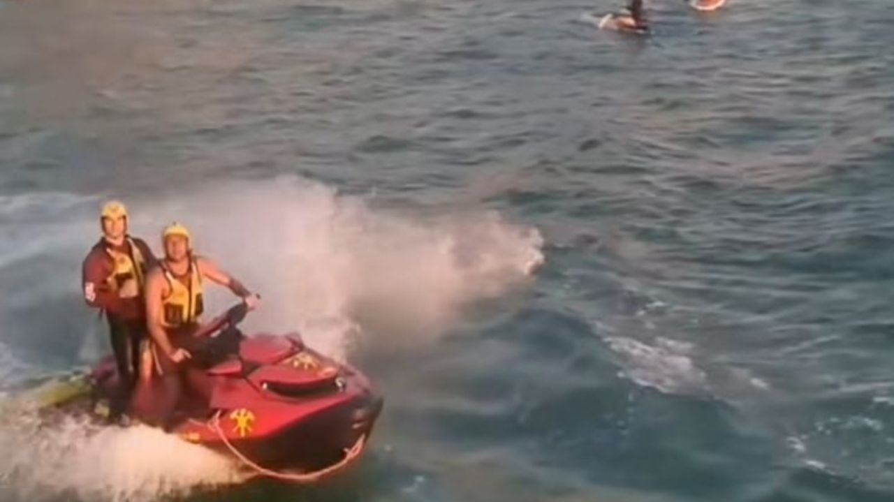 Praticantes de Stand Up Paddle são resgatados em Copacabana após ventania Lorena Bueri