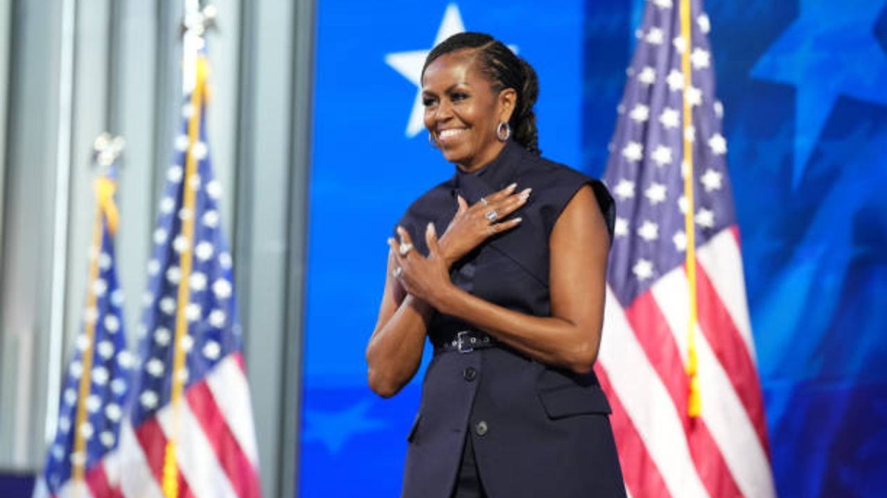 Look de Michelle Obama chama atenção em Convenção do Partido Democrata Lorena Bueri