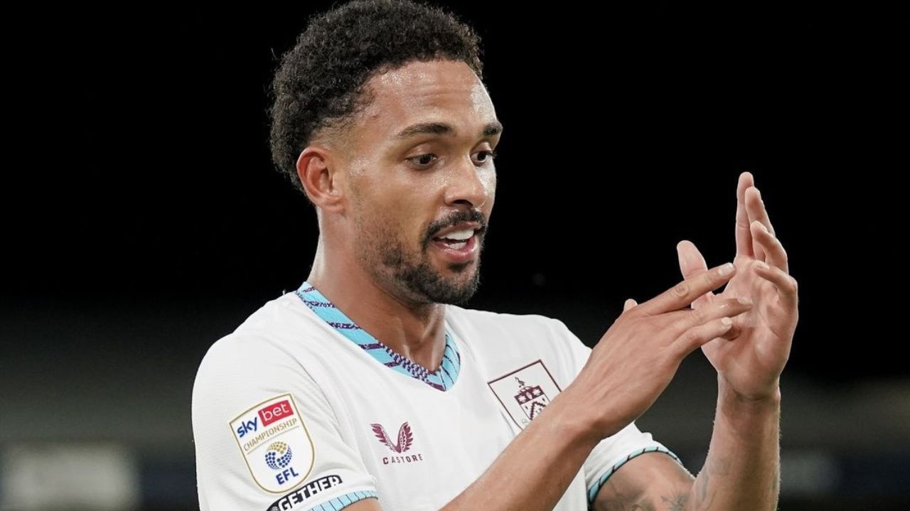 Botafogo avança nas negociações por Vitinho, do clube inglês Burnley Lorena Bueri