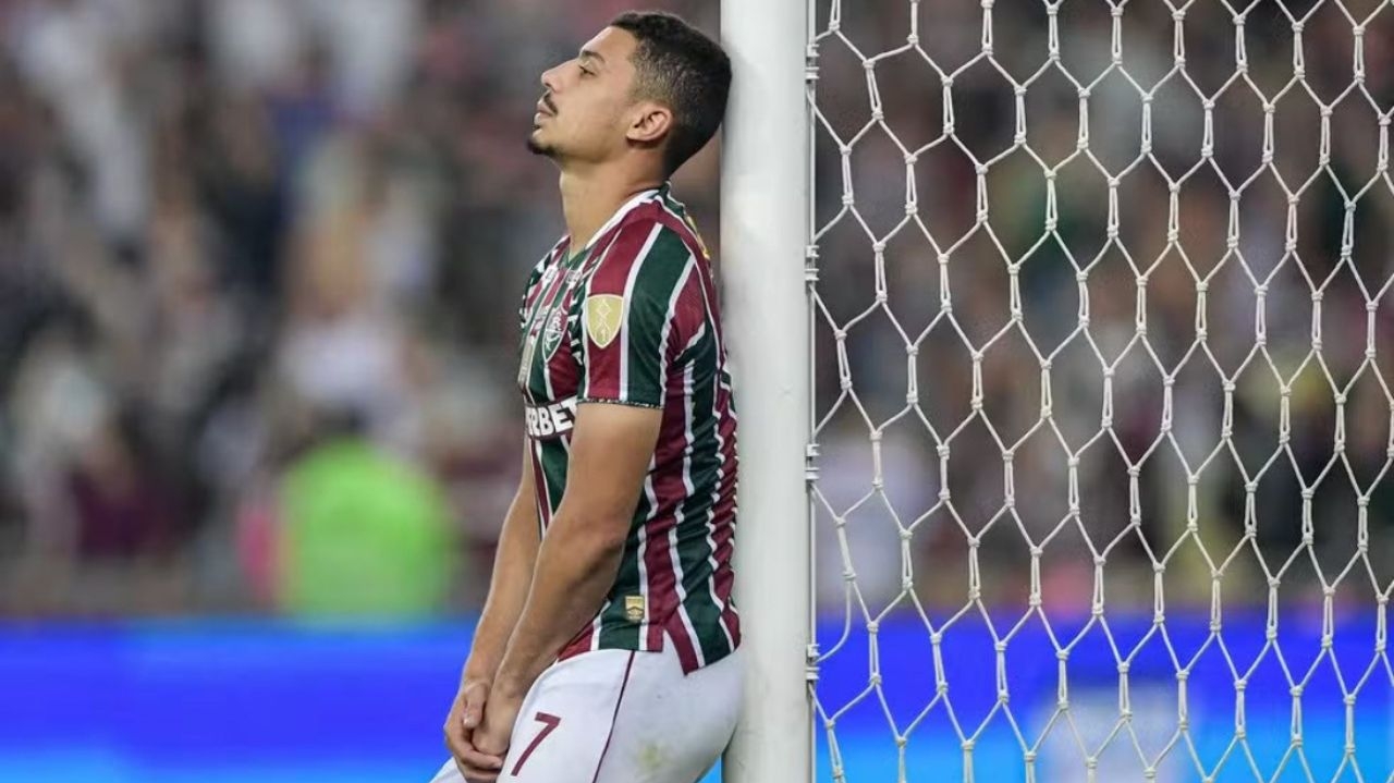 De saída do Fluminense, André se emociona ao se despedir dos companheiros Lorena Bueri