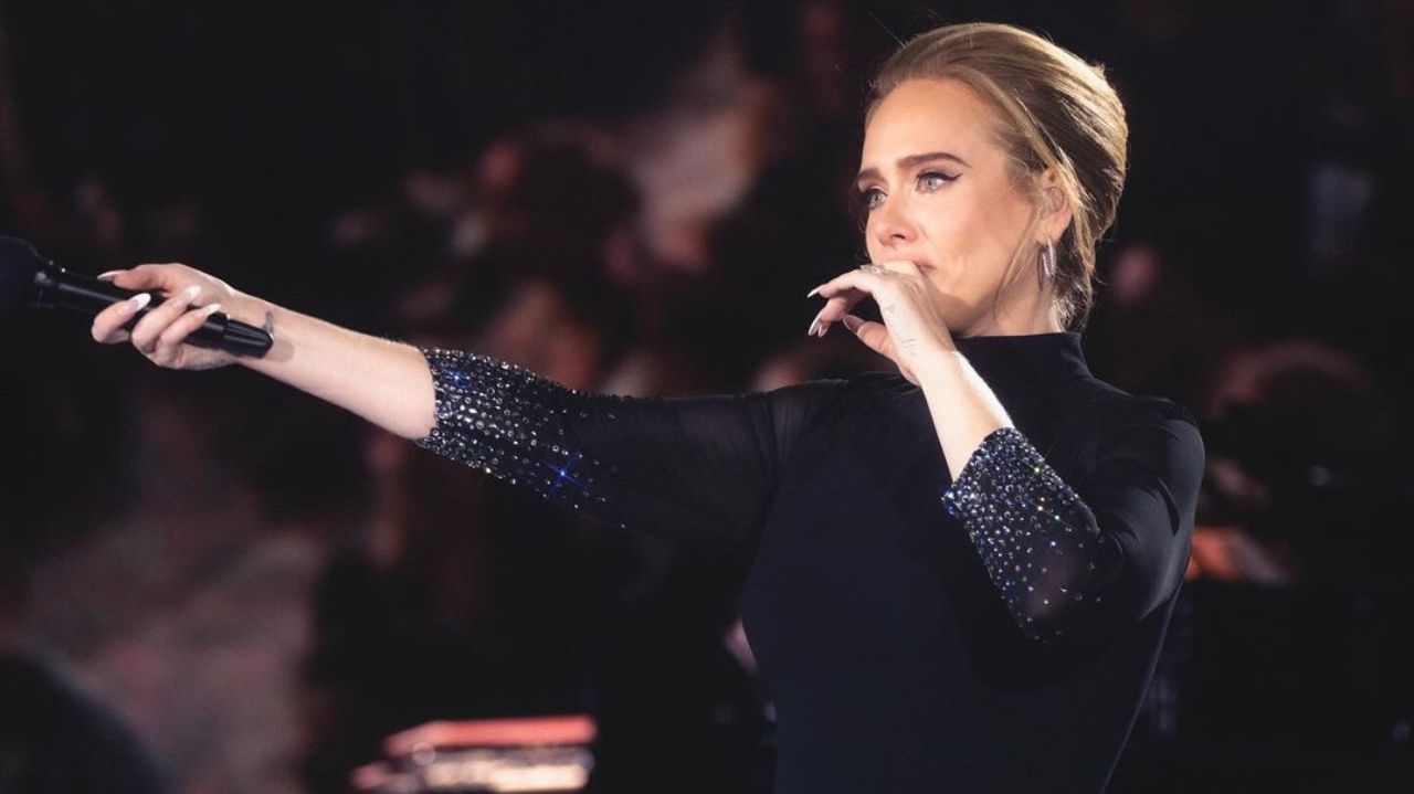 Adele se despede dos palcos após anunciar pausa na carreira  Lorena Bueri