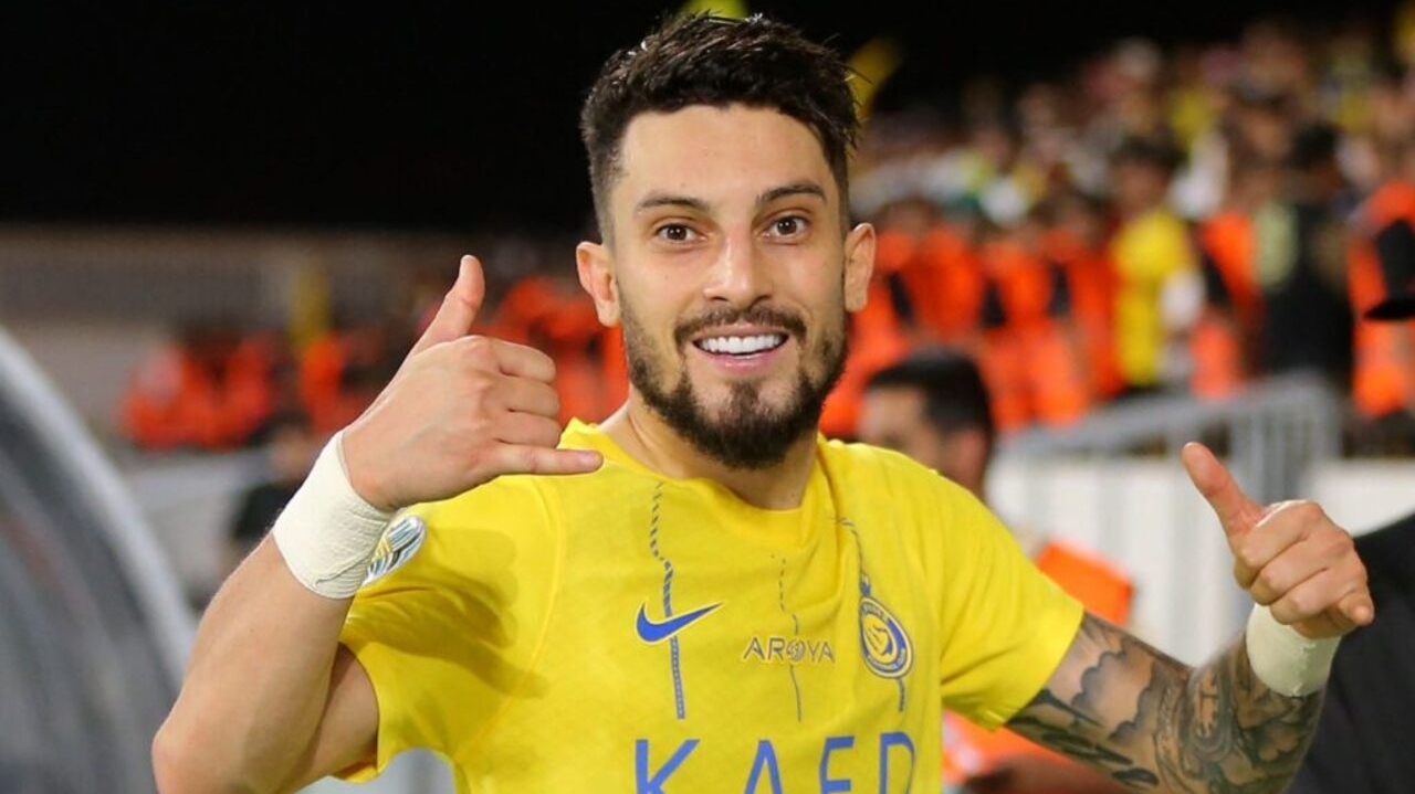 Alex Telles tem contrato rescindido com o Al-Nassr e está livre no mercado Lorena Bueri