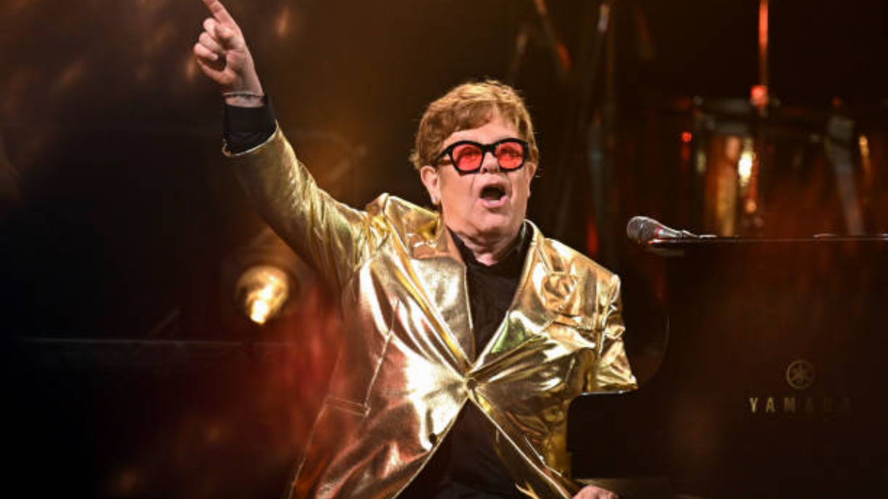 Elton John revela batalha contra grave infecção ocular Lorena Bueri