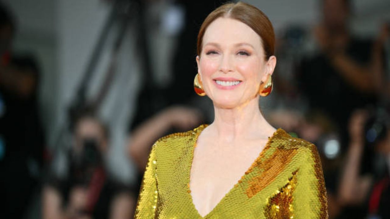 Juliane Moore rouba a cena em tapete vermelho no Festival de Veneza Lorena Bueri