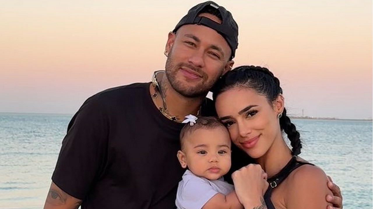 Neymar Jr. se derrete ao capturar momentos com Bruna Biancardi e Mavie Lorena Bueri