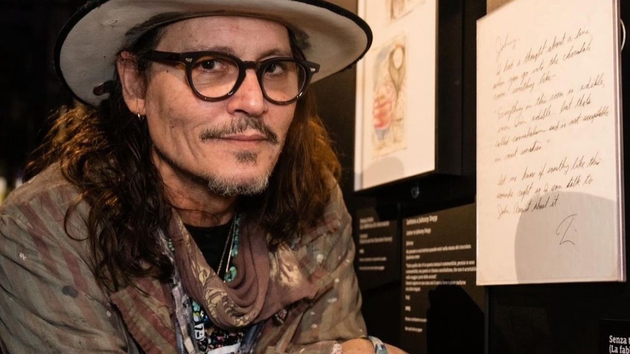 Adeus aos dentes de pirata: Johnny Depp exibe sorriso perfeito Lorena Bueri