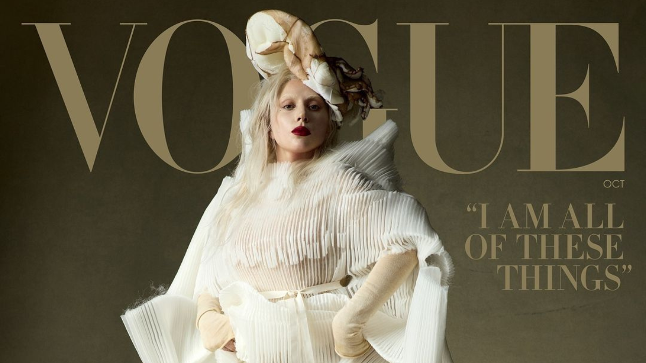 Lady Gaga na capa da Vogue e sua aparição com acessório inusitado no Festival de Cinema de Veneza Lorena Bueri