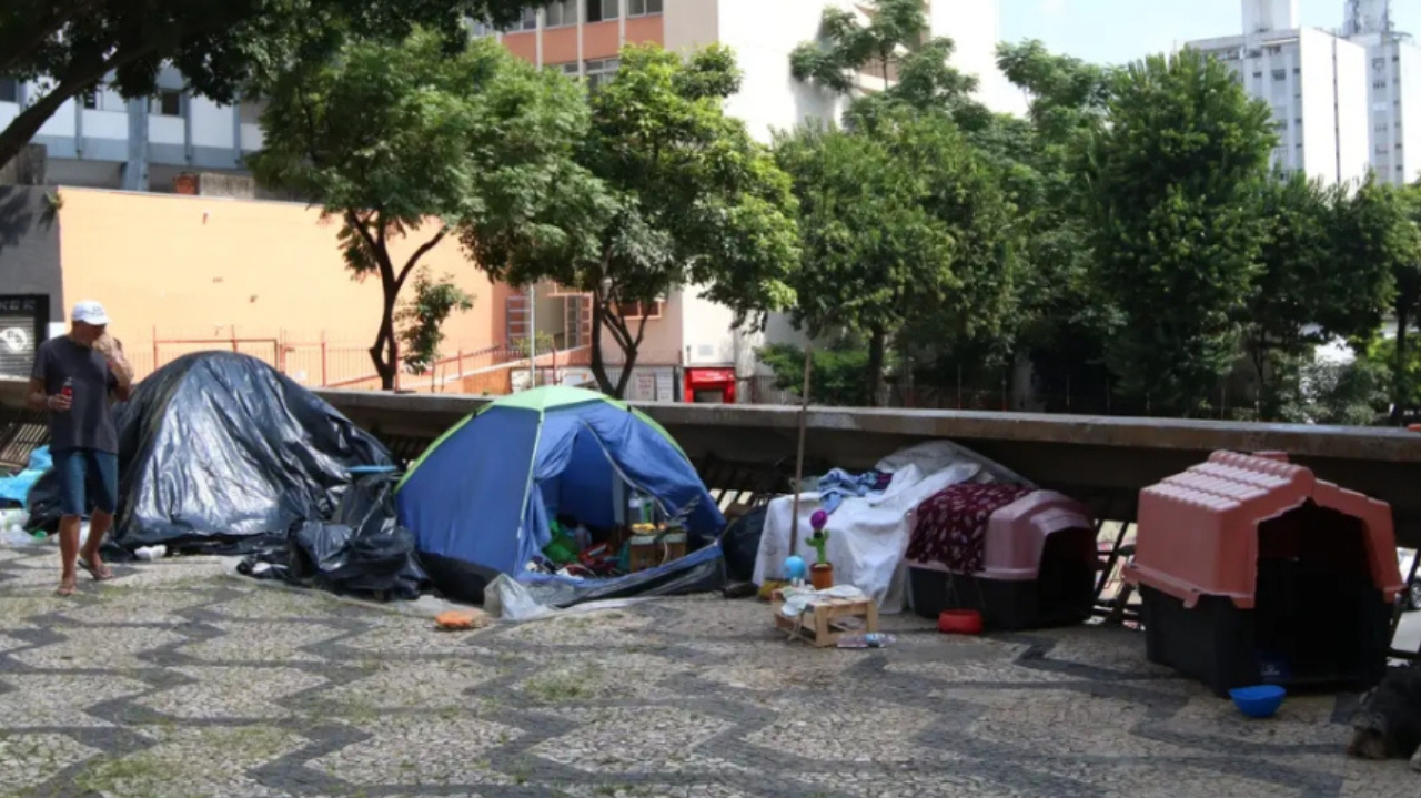 IBGE aponta a queda do percentual de pessoas que vivem em situação de rua Lorena Bueri