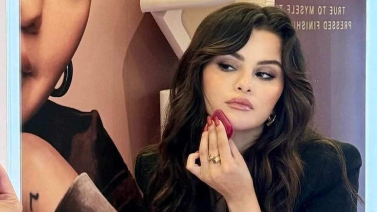 Selena Gomez fala sobre sua saúde e que isso acarreta em sua fertilidade  Lorena Bueri