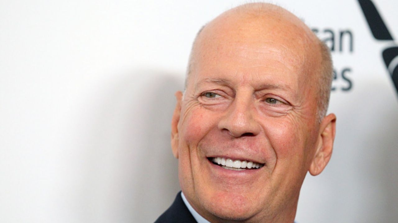 Bruce Willis faz aparição pública em Los Angeles após diagnóstico de demência Lorena Bueri