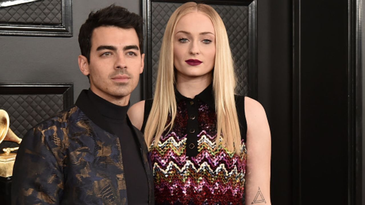 Após um ano, Joe Jonas e Sophie Turner chegam a um acordo e finalizam divórcio Lorena Bueri