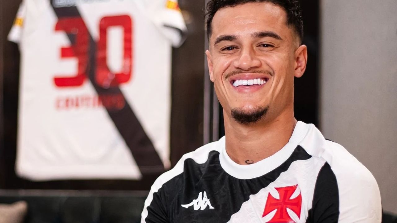 Coutinho realiza sonho que tinha desde 2008 após marcar contra o Flamengo Lorena Bueri