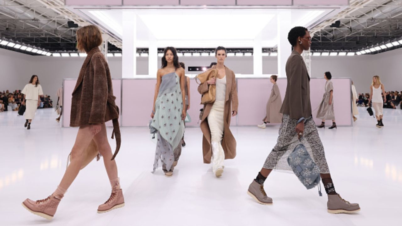 Fendi reinventa a transparência em desfile inspirado nos anos 1920 Lorena Bueri