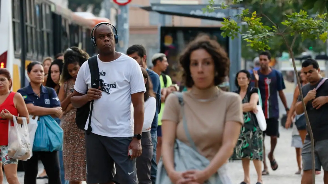 Disparidade salarial aumenta e mulheres passam a receber 20,7% a menos que os homens Lorena Bueri