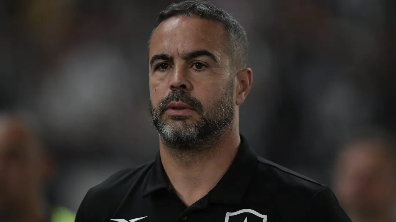 Arthur Jorge relata injustiça no empate do Botafogo com o São Paulo Lorena Bueri